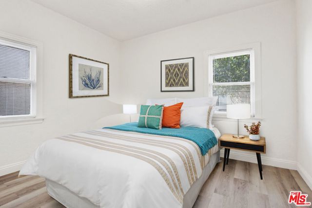 2370 Lime Avenue, Long Beach CA: https://media.crmls.org/mediaz/e965240f-f955-4c4d-a7de-2bec88cea3e5.jpg