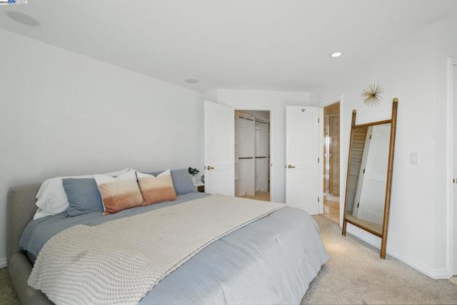 3 Commodore Dr, Emeryville CA: https://media.crmls.org/mediaz/e96564ec-a7d4-4ee2-9245-ed8e83ab1cd8.jpg
