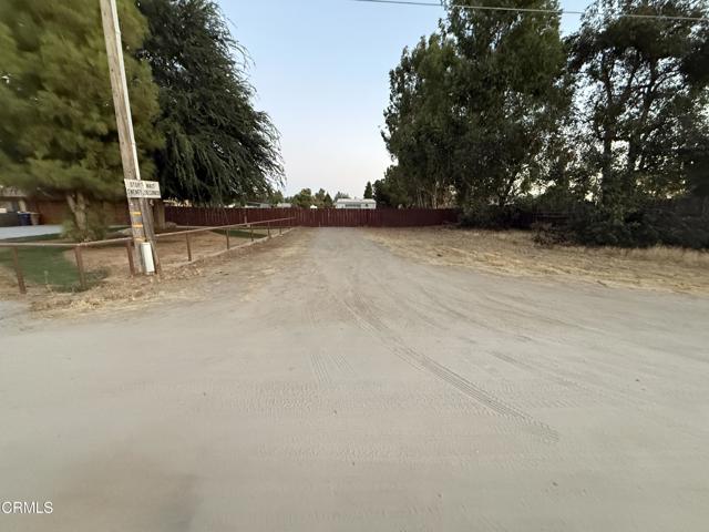 16745 Stephenie Street, Bakersfield CA: https://media.crmls.org/mediaz/e9659b5b-fe9d-4e65-8965-fd470123117a.jpg