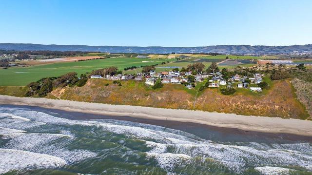 1 Gray Way, Watsonville CA: https://media.crmls.org/mediaz/e965e682-f1f2-4c96-81e2-6f3af19fc23c.jpg