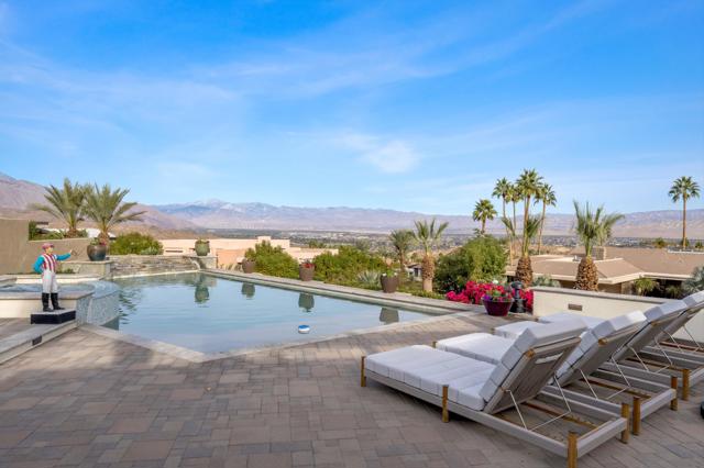 15 Buena Vista Court, Rancho Mirage CA: https://media.crmls.org/mediaz/e965f8ff-bfa8-4b52-bada-ef2b6a5c9131.jpg