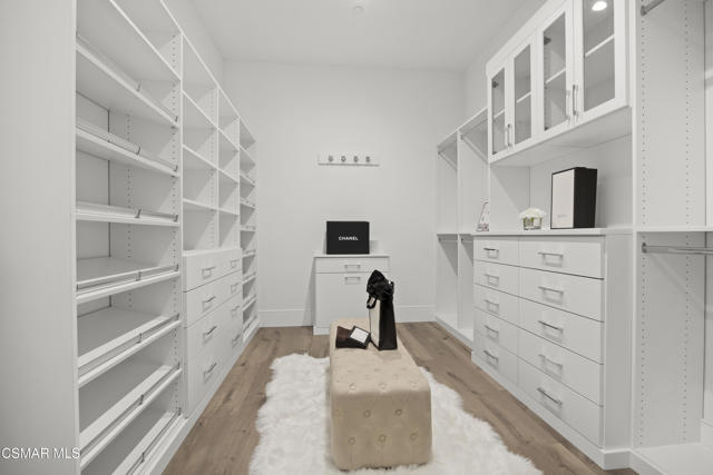 339 Toyon Court, Thousand Oaks CA: https://media.crmls.org/mediaz/e9668586-a6ce-43cd-bb74-b1a2b8c50b2d.jpg