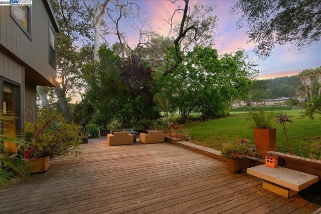 391 Oak Ln, Pleasanton CA: https://media.crmls.org/mediaz/e966ca89-e1e5-4842-b5ce-7aa94162928f.jpg