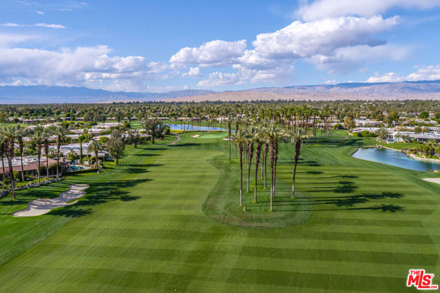 4 Trinity Court, Rancho Mirage CA: https://media.crmls.org/mediaz/e966ea4e-4b7e-4272-a0bf-9aef7fa07603.jpg