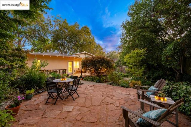 1081 Keith Ave, Berkeley CA: https://media.crmls.org/mediaz/e9671c1b-d8f7-4b35-9d46-c49ee791fee8.jpg