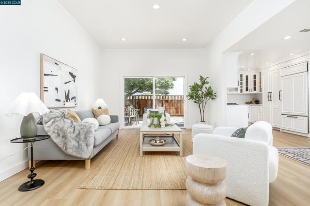 1400 Granada St, Vallejo CA: https://media.crmls.org/mediaz/e9672d68-10bf-474e-814a-8596d5729f8f.jpg