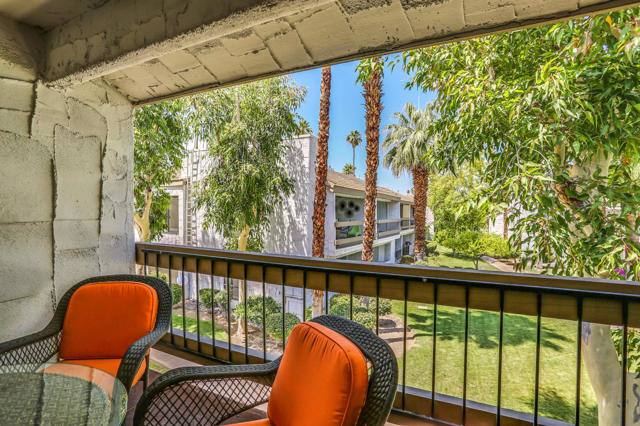 5225 E Waverly Drive, Palm Springs CA: https://media.crmls.org/mediaz/e96750b5-2df5-4368-8823-891b184c14c3.jpg