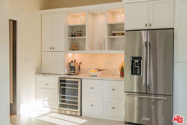 2057 S Oxford Avenue, Los Angeles CA: https://media.crmls.org/mediaz/e967ccc2-cf69-4c6f-85a9-87dcba0c1a4a.jpg