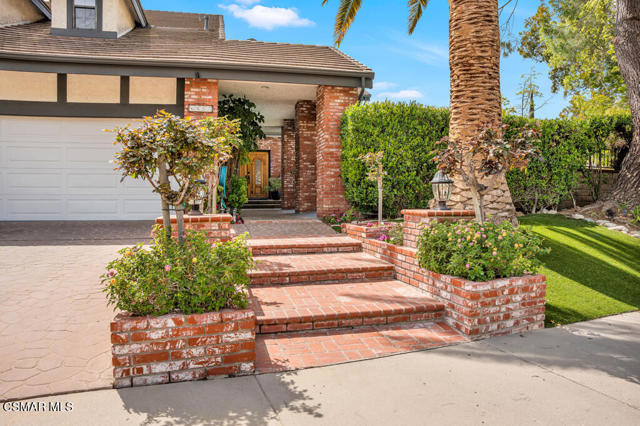 6057 Rainbow Hill Road, Agoura Hills CA: https://media.crmls.org/mediaz/e9681e0a-998d-4fcc-8c53-abdeda99e8d0.jpg