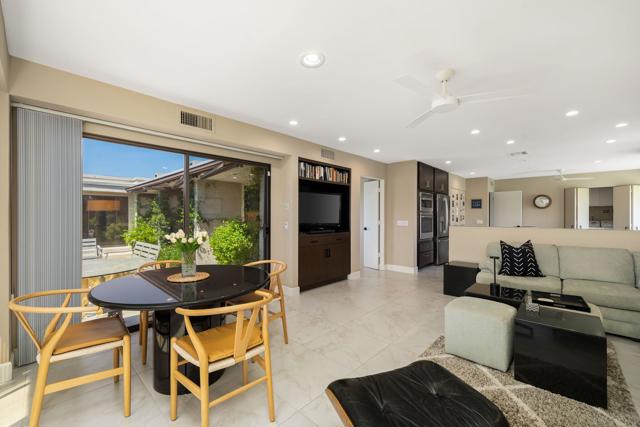 34890 Mission Hills Drive, Rancho Mirage CA: https://media.crmls.org/mediaz/e968308a-8172-4e3e-96f2-3881b6d529a0.jpg