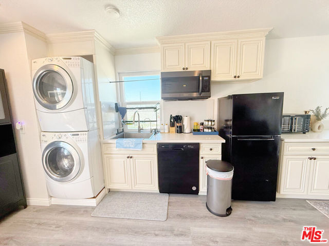 Image 31 of 45 For 15213 Daphne Avenue