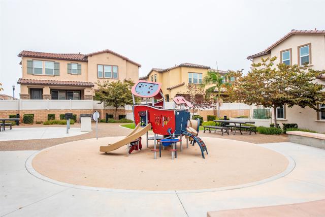 Detail Gallery Image 44 of 49 For 1712 Cal Orchid Pl #2,  Chula Vista,  CA 91913 - 3 Beds | 2/1 Baths