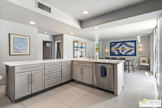 770 N Girasol Court, Palm Springs CA: https://media.crmls.org/mediaz/e96977ec-728e-4404-aa54-82a8c5f0515e.jpg