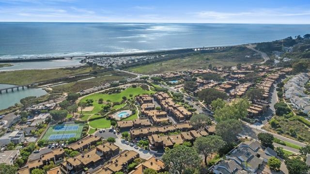 2191 Caminito Del Barco, Del Mar CA: https://media.crmls.org/mediaz/e969e1aa-6361-465b-a830-39a7ada44d2b.jpg