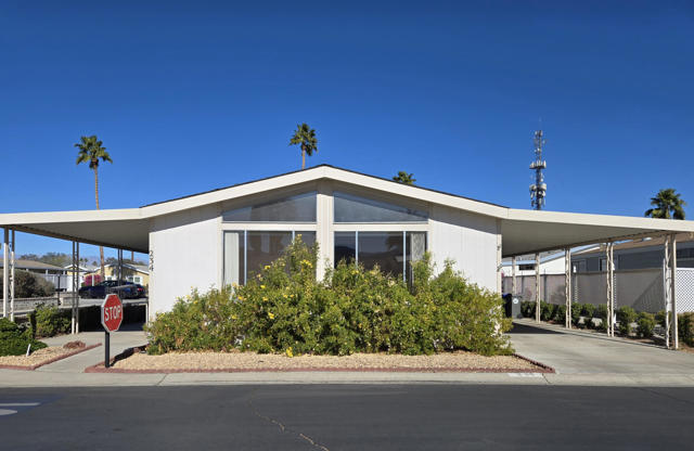 234 Settles Drive, Cathedral City CA: https://media.crmls.org/mediaz/e96a360d-2419-47a4-8208-e33a45d11c9b.jpg
