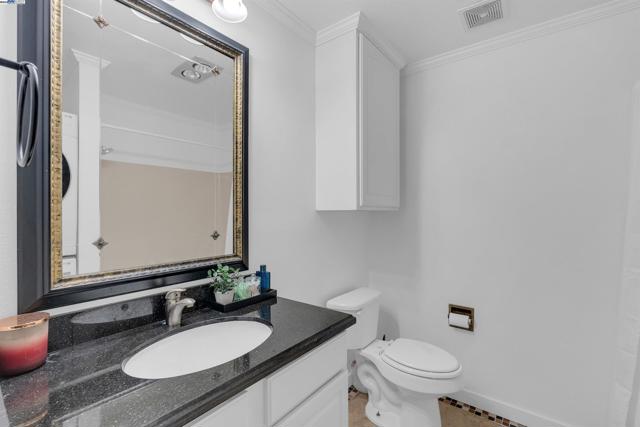 2500 Miramar Ave, Castro Valley CA: https://media.crmls.org/mediaz/e96a543d-b59f-428a-a217-a214de751188.jpg