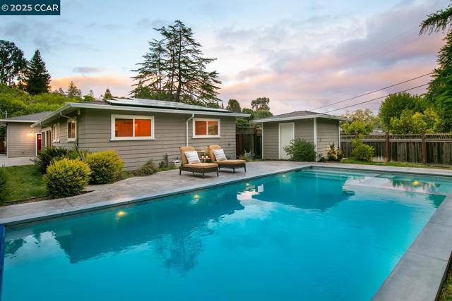 1100 Hillcrest Dr, Lafayette CA: https://media.crmls.org/mediaz/e96abbe1-0544-44c5-83bd-af864e1ac010.jpg