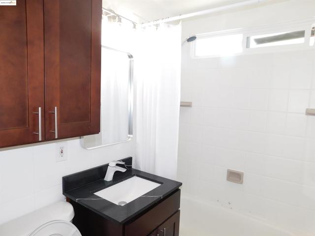 3411 Del Monte Way, San Leandro CA: https://media.crmls.org/mediaz/e96aca7e-74f1-4865-a644-27ced1a71e82.jpg