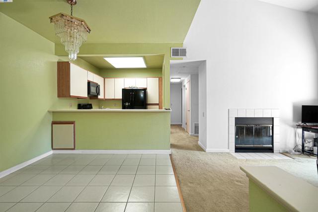 1280 Stanhope Ln, Hayward CA: https://media.crmls.org/mediaz/e96b7366-caa5-4d53-a8d2-5778c1c2cd8e.jpg