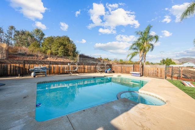 28757 Mac Tan Road, Valley Center CA: https://media.crmls.org/mediaz/e96b826c-3259-4fe0-90be-d7c9bd32d3b1.jpg