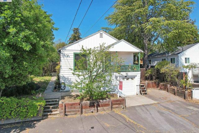 1101 Palm Avenue, Martinez CA: https://media.crmls.org/mediaz/e96c0196-275e-4fa9-9201-b873c53f0979.jpg