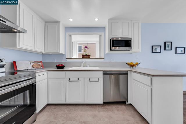 1310 Lewis Ln, Pinole CA: https://media.crmls.org/mediaz/e96c15ab-f04f-43fc-a56a-8fcb8002bbd4.jpg