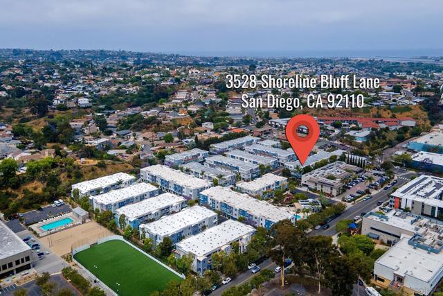 3528 Shoreline Bluff Ln, San Diego CA: https://media.crmls.org/mediaz/e96cf6c6-1fb4-4a69-8b26-62f3cc211d61.jpg