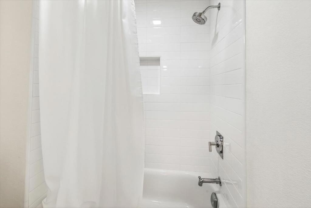 https://media.crmls.org/mediaz/e96d1be3-2fe5-4d0b-ad8f-8955dbd13a08.jpg?preset=X-Large