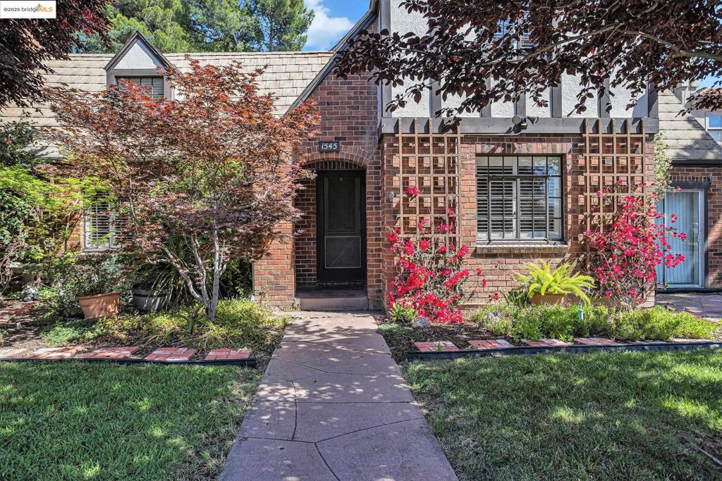 1545 W Walnut Street