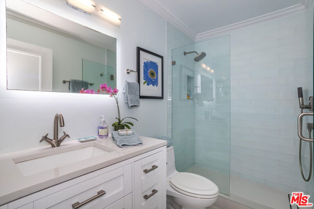 310 Tahiti Way, Marina del Rey CA: https://media.crmls.org/mediaz/e96e1648-02d4-44c2-8c6c-6f448a0840c6.jpg