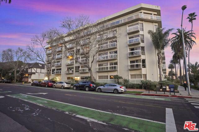 801 Ocean Avenue, Santa Monica CA: https://media.crmls.org/mediaz/e96eaeab-e663-4527-bdc8-d5ee62a1e341.jpg