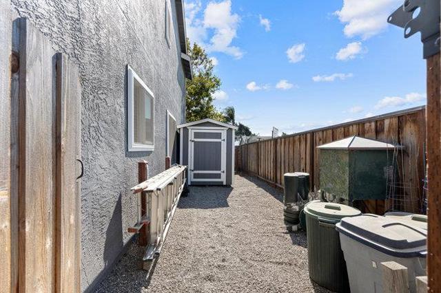 2421 Valley View Road, Hollister CA: https://media.crmls.org/mediaz/e96f0132-1090-48af-9b7a-78684cef7bef.jpg