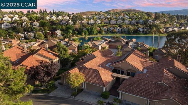 3051 Tahoe Pl, San Ramon CA: https://media.crmls.org/mediaz/e96f7d56-f4c9-493f-a688-abb862c36aa3.jpg