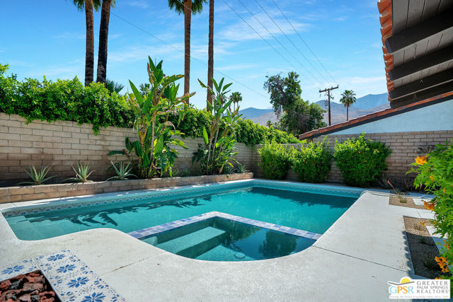 1375 E Primavera Drive, Palm Springs CA: https://media.crmls.org/mediaz/e9701b1e-acc4-4a81-9710-7011b100f99a.jpg