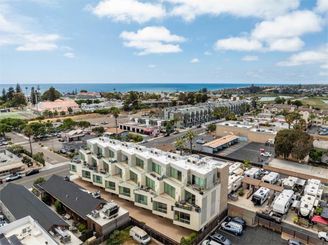 Detail Gallery Image 21 of 24 For 2648 State Street, Unit #E, Carlsbad,  CA 92008 - 3 Beds | 3/1 Baths
