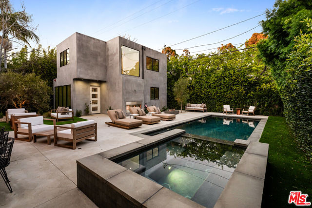 615 23rd Street, Santa Monica CA: https://media.crmls.org/mediaz/e9709f31-0c13-466b-846f-4f8926808dd4.jpg