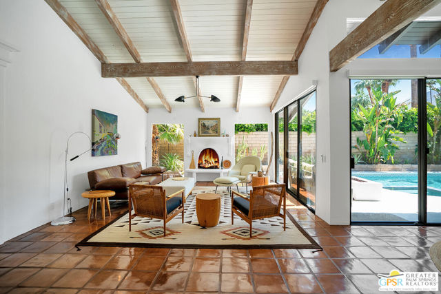 1375 E Primavera Drive, Palm Springs CA: https://media.crmls.org/mediaz/e970ec47-4520-42f6-947b-cf7d3c327769.jpg