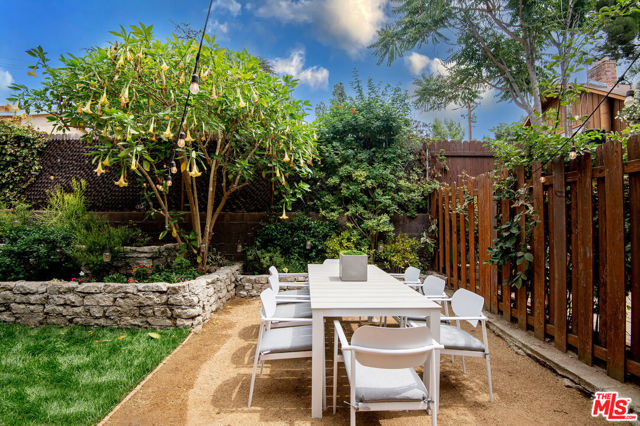 12558 El Merrie Del Drive, Sylmar CA: https://media.crmls.org/mediaz/e9723cb6-9d48-49ca-bf6a-ed01826c5538.jpg