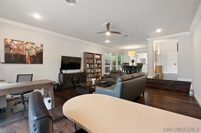 8874 La Jolla Scenic Dr N, La Jolla CA: https://media.crmls.org/mediaz/e9723fd7-dc71-4643-a5fa-e56d6bdf6f8e.jpg