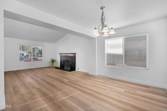 Detail Gallery Image 12 of 49 For 2437 Kimberly Ave, Camarillo,  CA 93010 - 3 Beds | 2 Baths