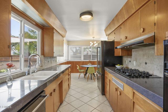 109 Shamrock Drive, Ventura CA: https://media.crmls.org/mediaz/e9733d0a-697f-4b0d-be0c-a705562bb76f.jpg