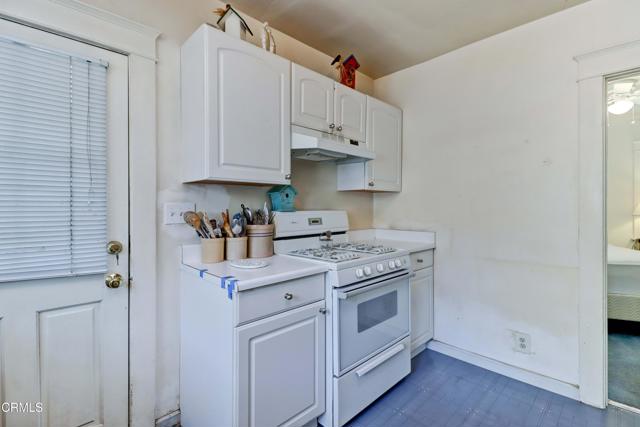 320 W Lemon Avenue, Monrovia CA: https://media.crmls.org/mediaz/e9734d15-09d4-4ffc-82a7-45594ef030e0.jpg