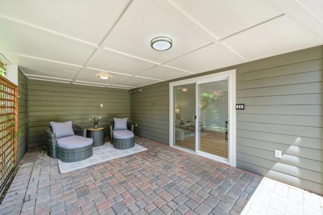641 10th Avenue, Menlo Park CA: https://media.crmls.org/mediaz/e973d112-d431-4ada-b469-304cd6a77b35.jpg