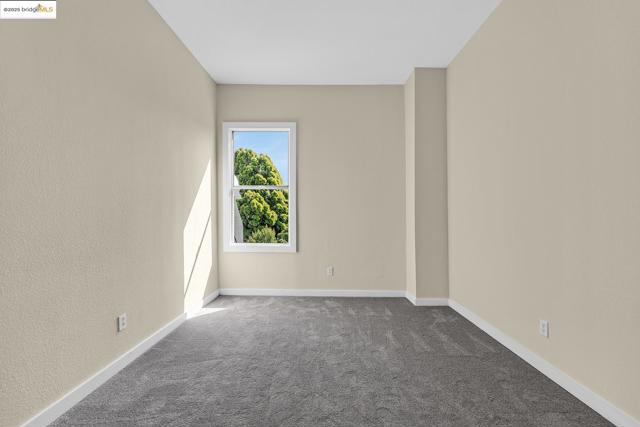 861 20Th St, Oakland CA: https://media.crmls.org/mediaz/e973f180-bda4-4de3-9a0e-6c69a7fa96bb.jpg