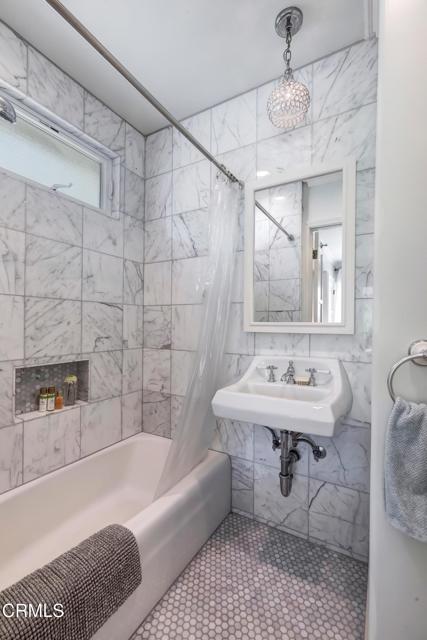 807 N Doheney Drive, Beverly Hills CA: https://media.crmls.org/mediaz/e9745d18-cc42-4c17-a230-f5eedb5e9d8f.jpg