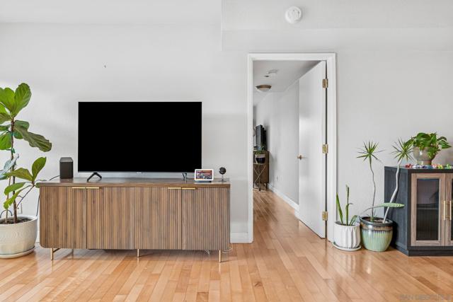 2568 Albatross St, San Diego CA: https://media.crmls.org/mediaz/e97475ec-0ee9-4b73-a043-d05045c1cb28.jpg
