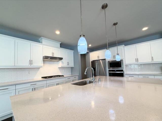 Detail Gallery Image 19 of 49 For 1564 Manzanita Hollow, Vista,  CA 92084 - 5 Beds | 4 Baths