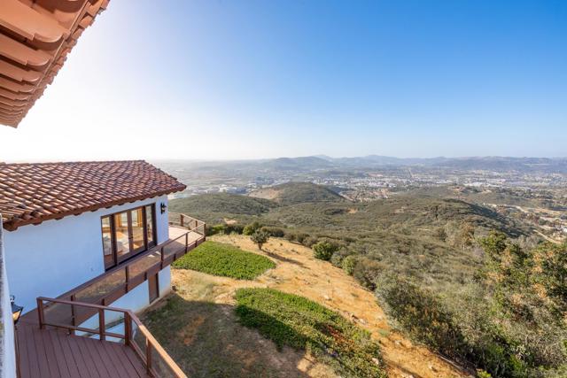 859 Cocos Dr, San Marcos CA: https://media.crmls.org/mediaz/e9754478-8bb4-4c12-9135-1ff63499aaf5.jpg