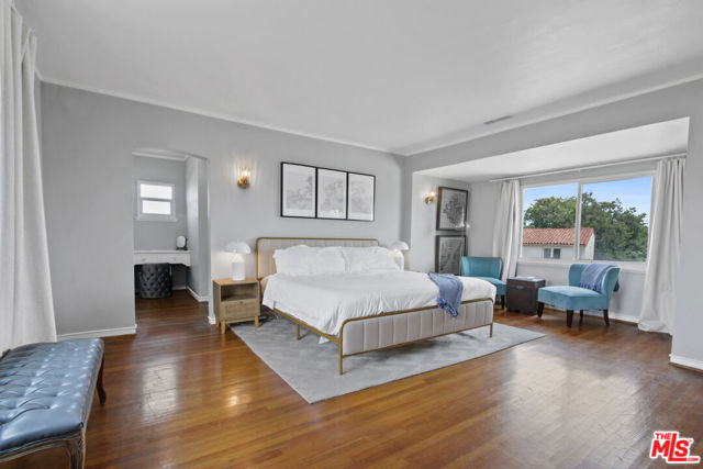 3691 Aureola Boulevard, View Park CA: https://media.crmls.org/mediaz/e97544cb-b0e9-43bb-b447-06a8c24ca485.jpg