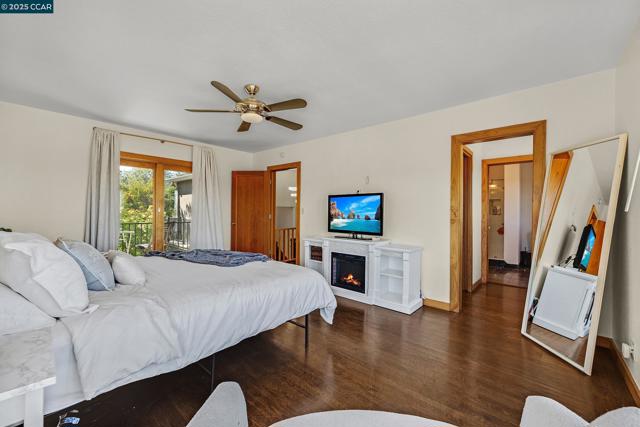 1301 Thomas Dr, Martinez CA: https://media.crmls.org/mediaz/e97581d9-9fca-46c8-a0b8-38c7cf7f7763.jpg